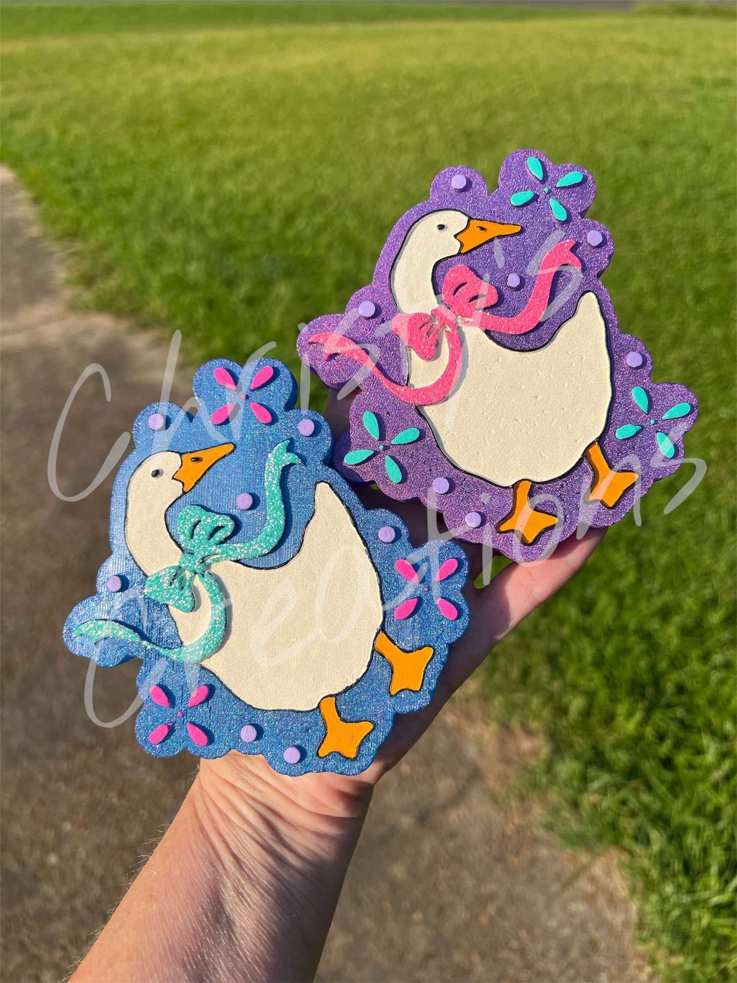 Goose with bow Mold