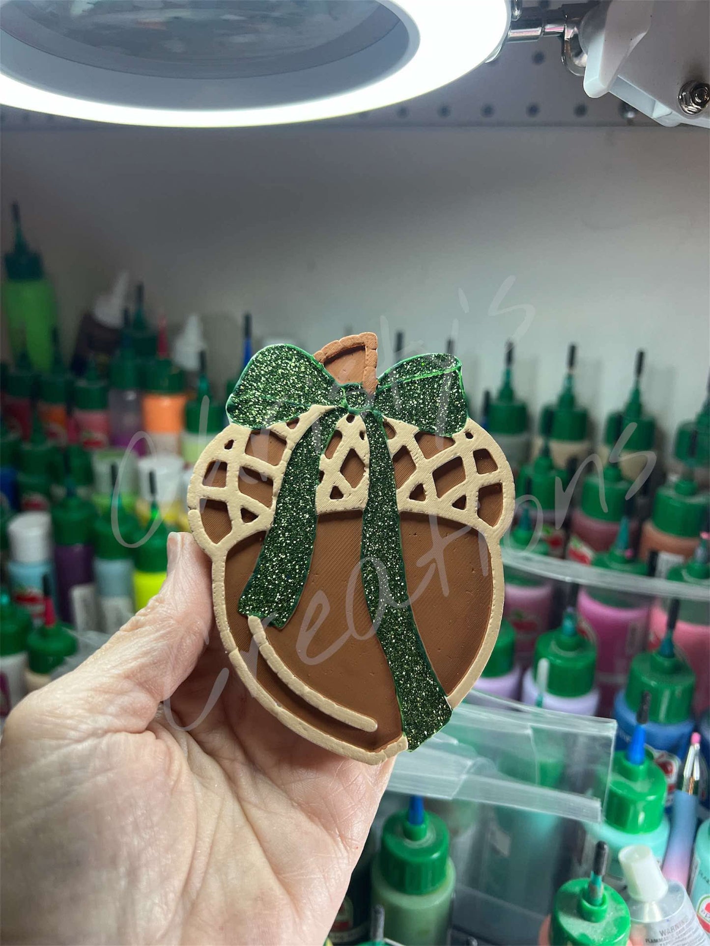 Acorn with Bow Mold