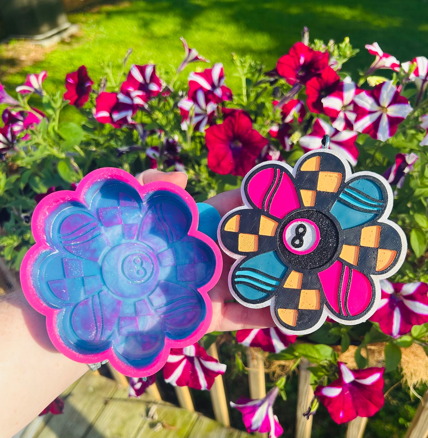 8 ball Groovy Flower Mold