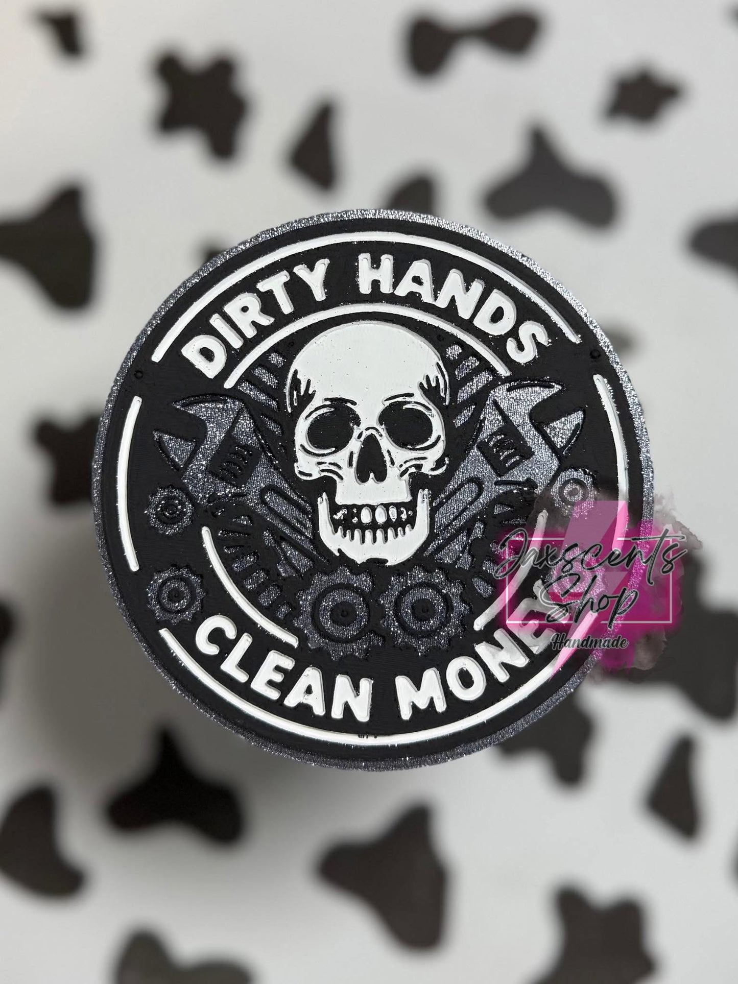 Dirty hands, clean money Mold