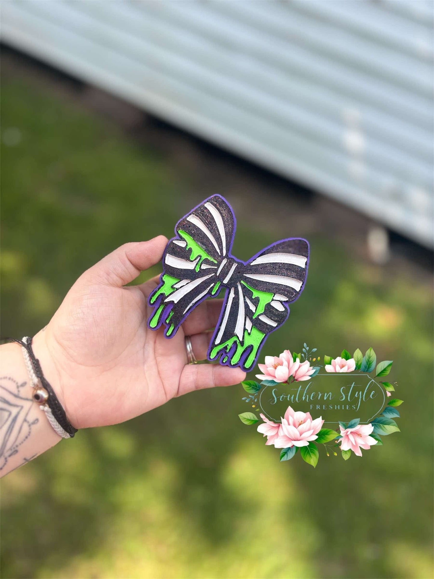 Beetle Bow Mold